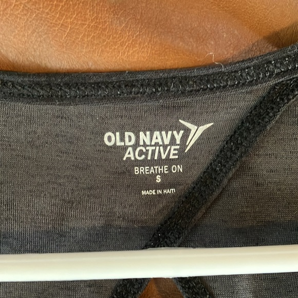 Old Navy Active tee - Picture 2 of 3